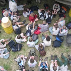 Effe uitrusten en briefing - Scouts en Gidsen Zaventem 
